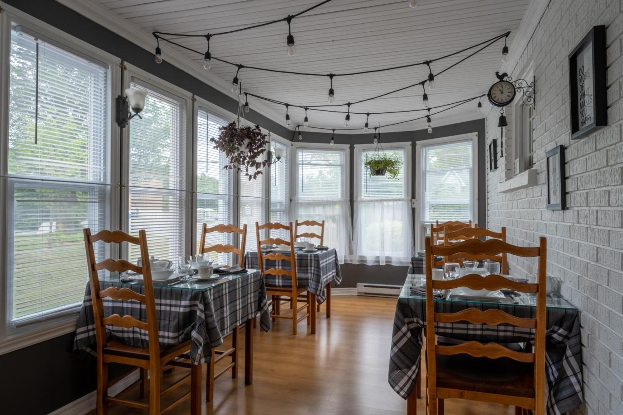 Bed and Breakfast Au Coq Du Bonheur Magog Exterior foto