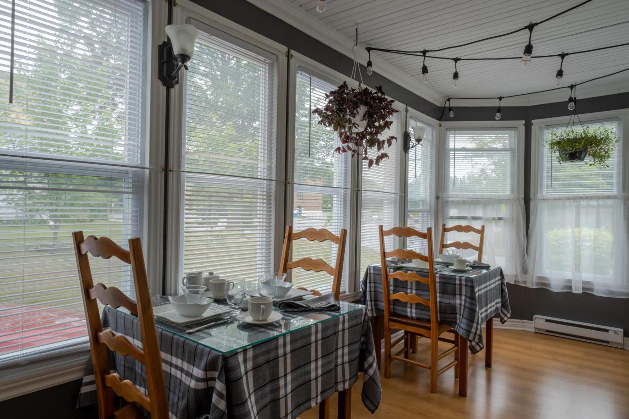 Bed and Breakfast Au Coq Du Bonheur Magog Exterior foto